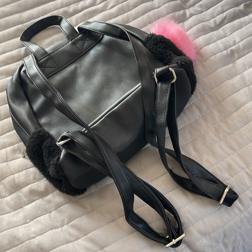 💕 Preloved Mini Furry Kitty Backpack 🐱 - Picture 6 of 9